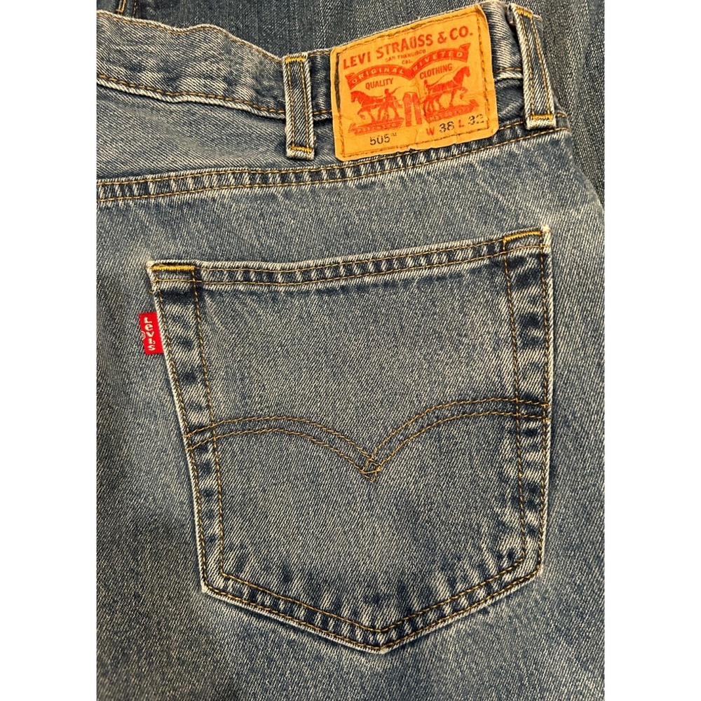 Levi's 505 Regular Fit Jeans 38x32 Men's Blue Medium Wash Straight Leg Denim